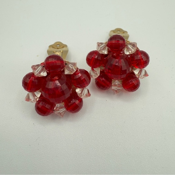 Vintage Signed Lisner Red Cluster Earrings with Glossy Beads - Picture 6 of 8